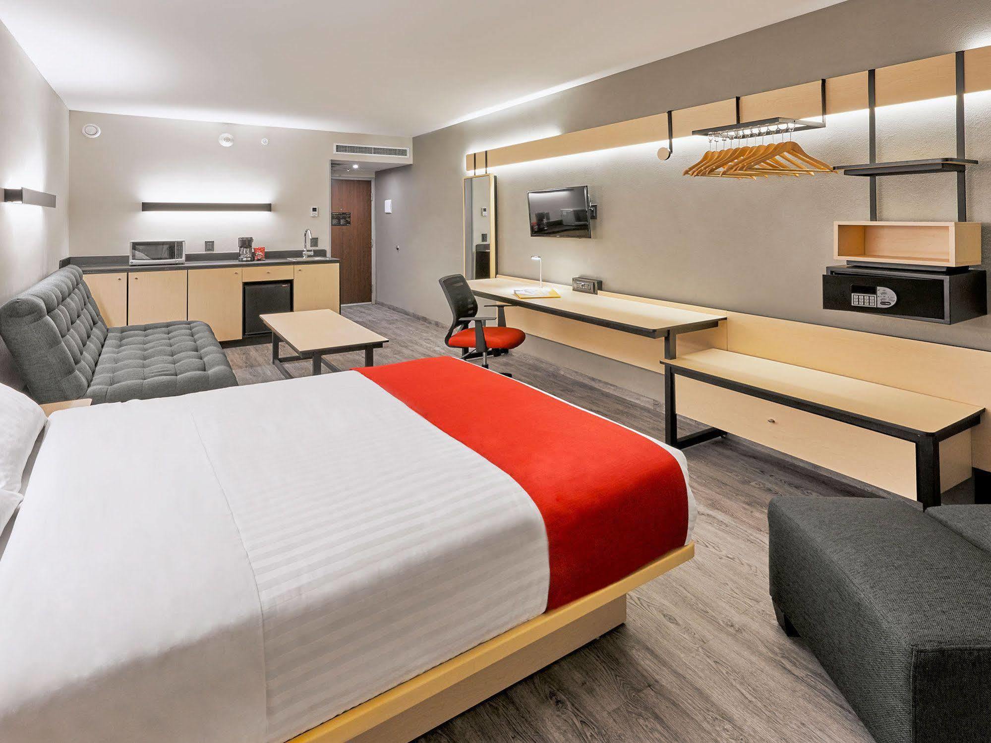 Express By Marriott Ciudad De Aeropuerto Hotel 4*