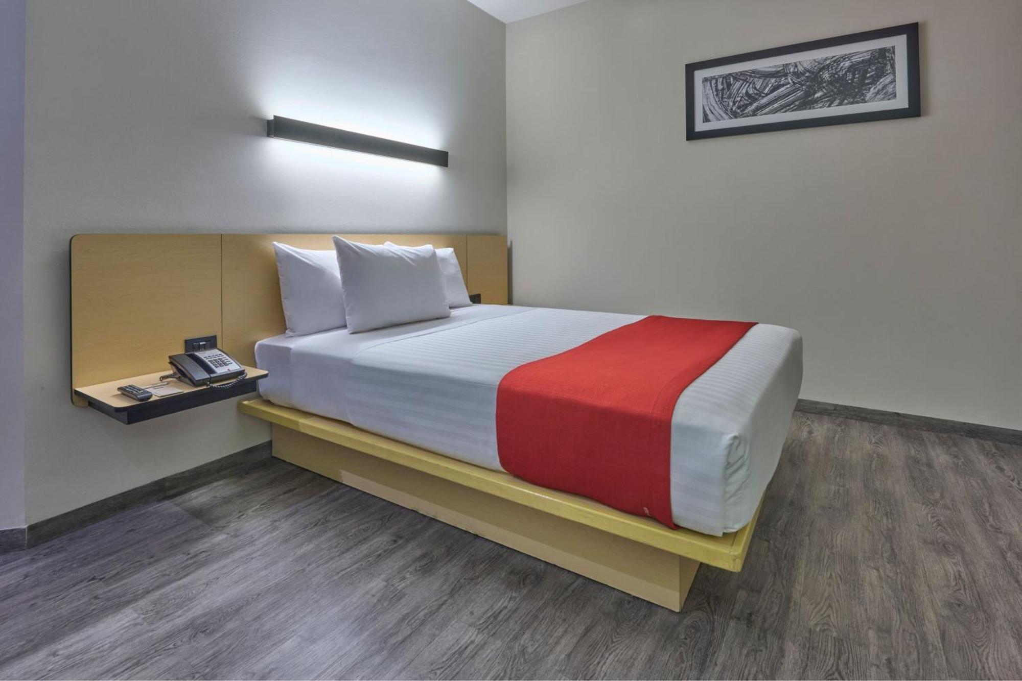 Hotel Express By Marriott Ciudad De Aeropuerto 4*