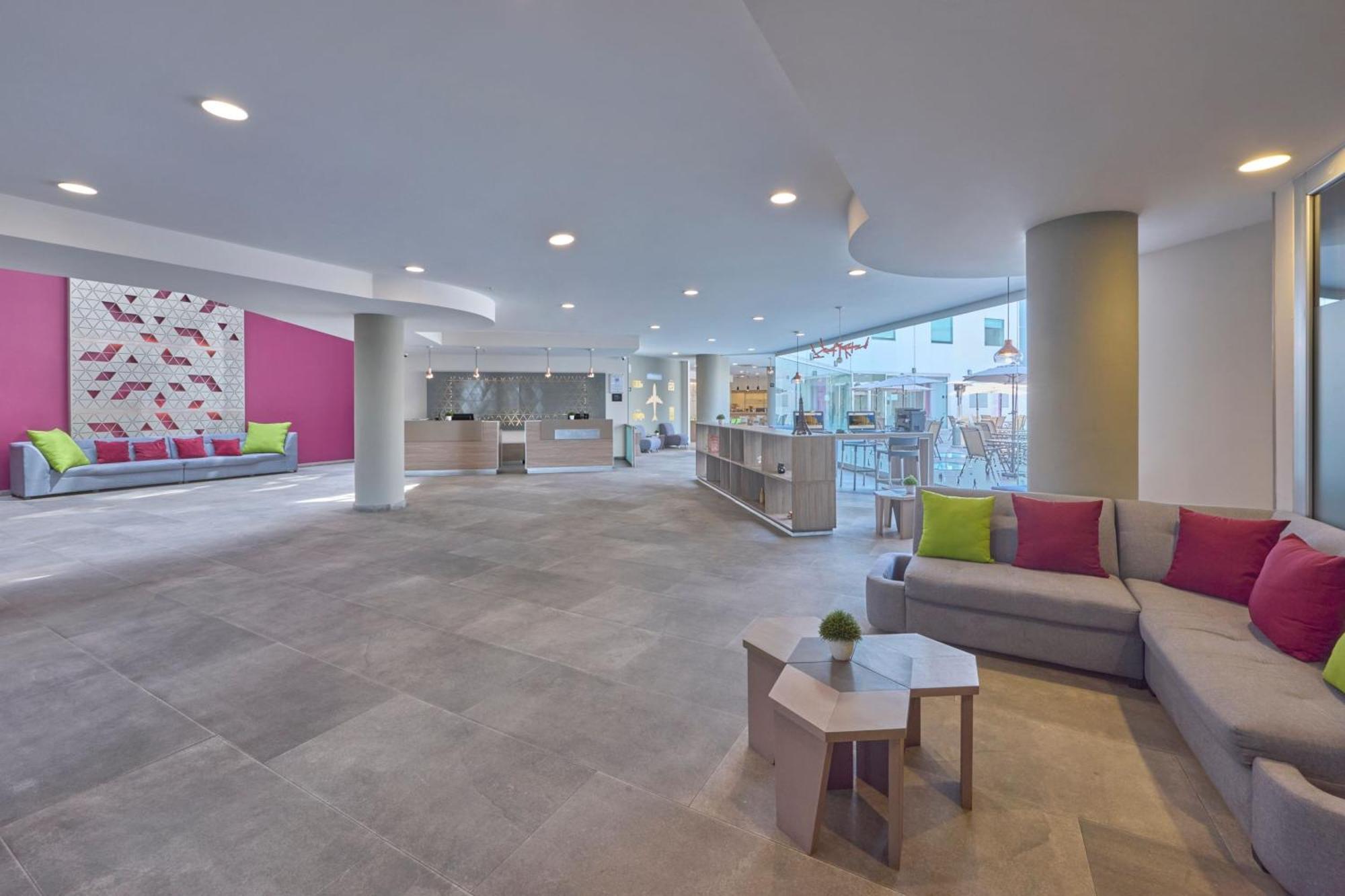 Hotel Express By Marriott Ciudad De Aeropuerto 4*
